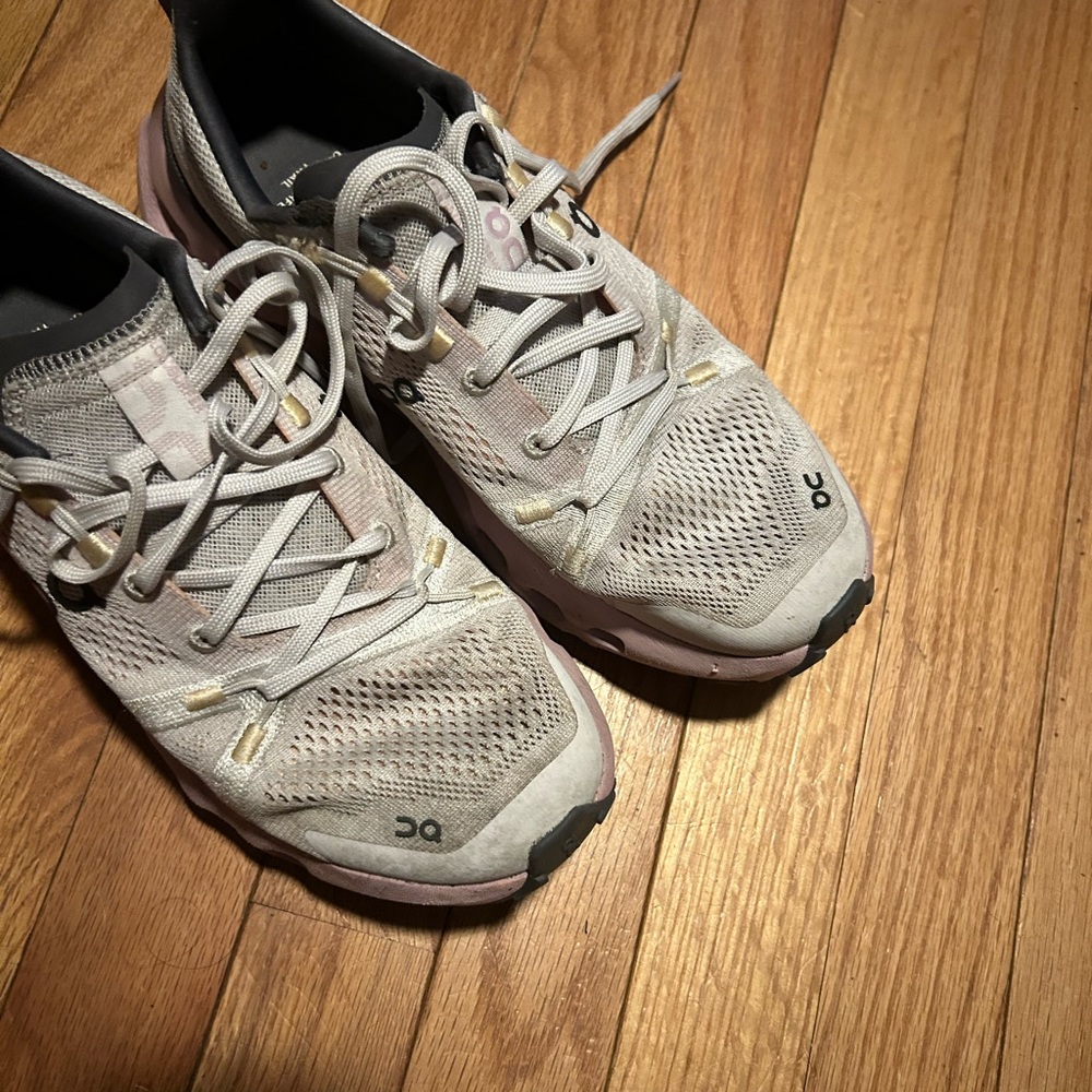 ON Cloud Cloudsurfer trail Women’s 8